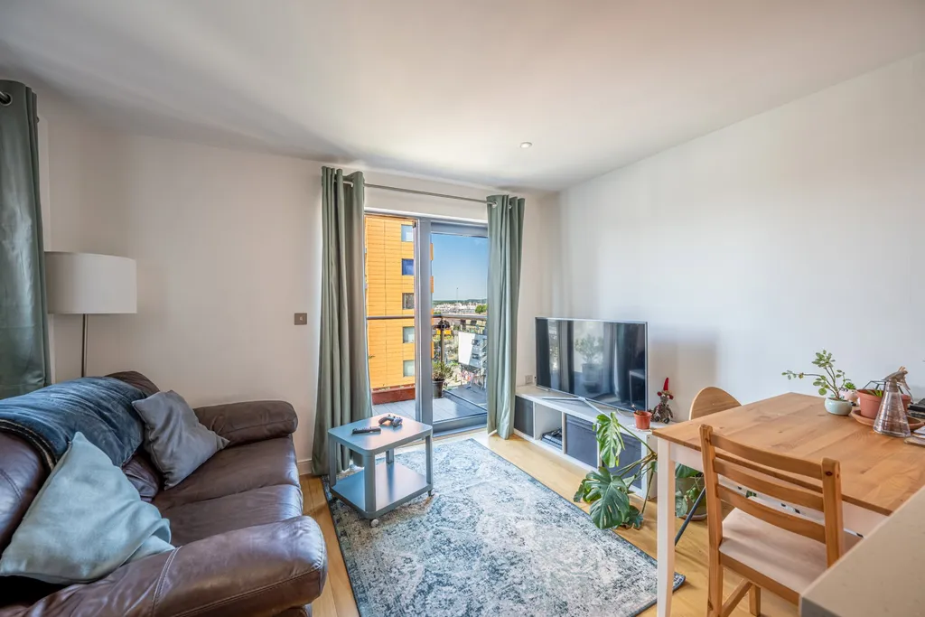 Apartment in Southampton, Ocean Village - View 6