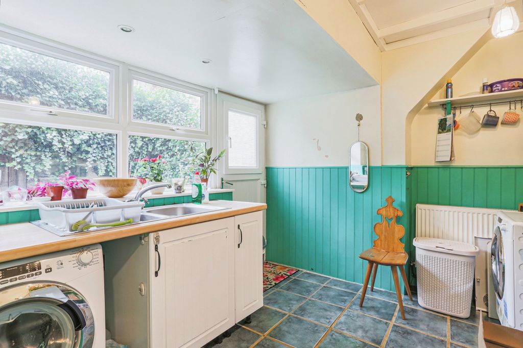 Property photo 2 of 17 Kitchen
