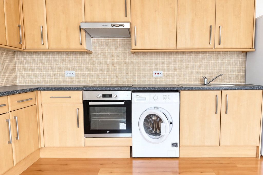 Property photo 3 of 11 Kitchen