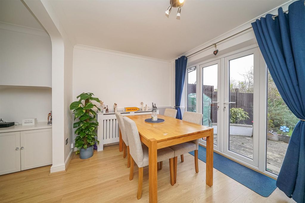 Property photo 3 of 11 7-Broom-Hill-1009.Jpg