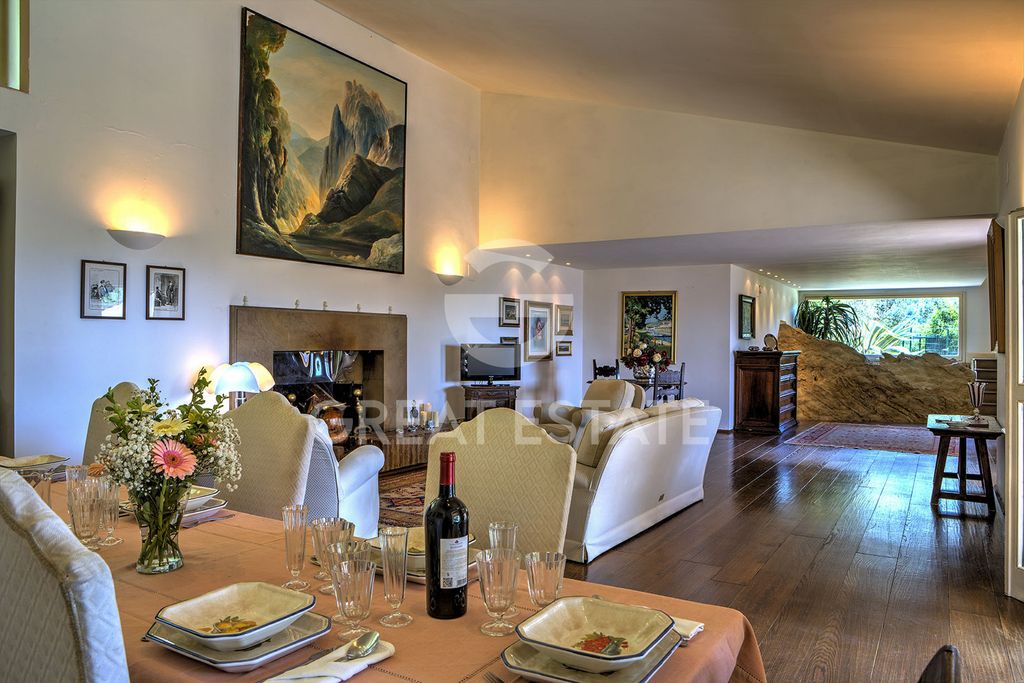 Property photo 2 of 39 Interiors