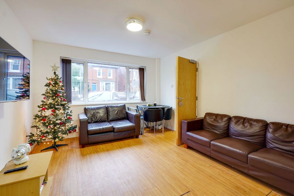 Property photo 2 of 12 Gallery