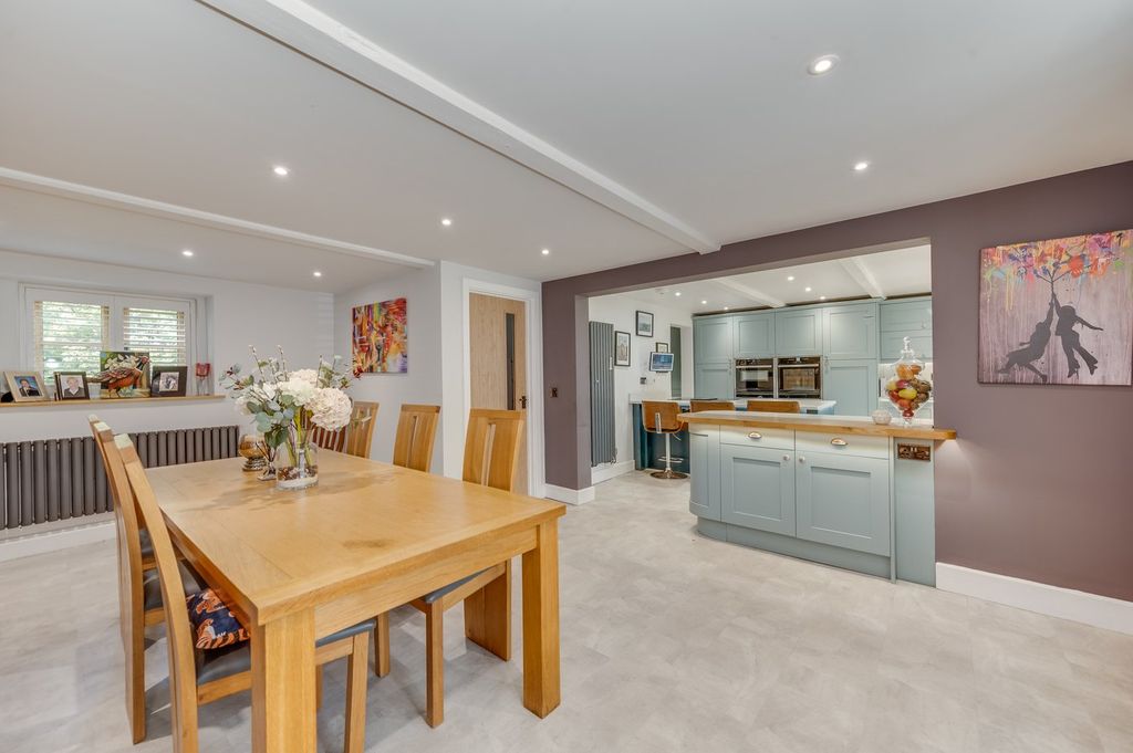 Property photo 2 of 33