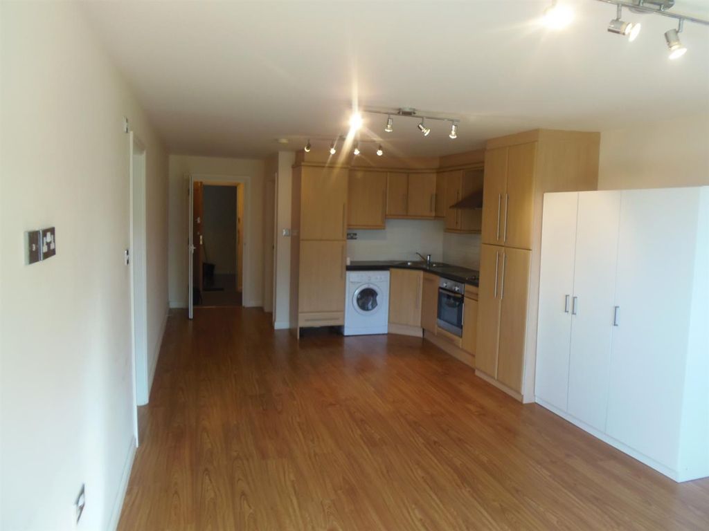 Property photo 3 of 5 2 Bedroom Flat For Rent