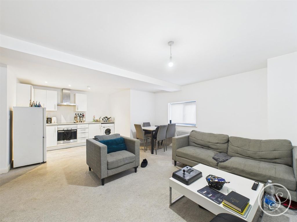 Property photo 2 of 9