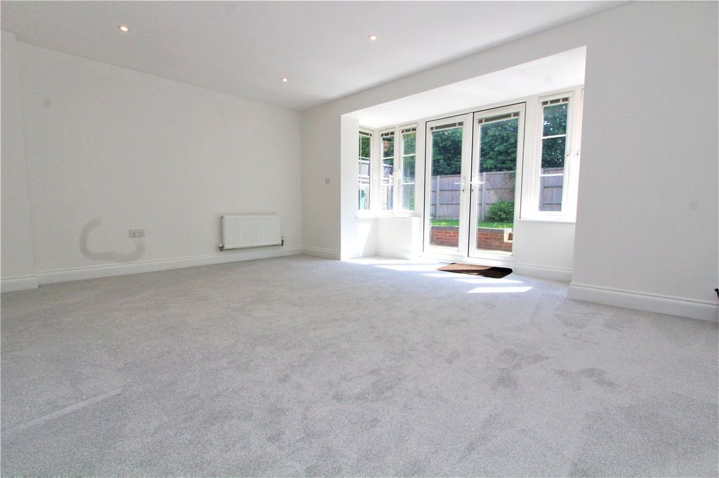 Property photo 2 of 12 Picture No. 23
