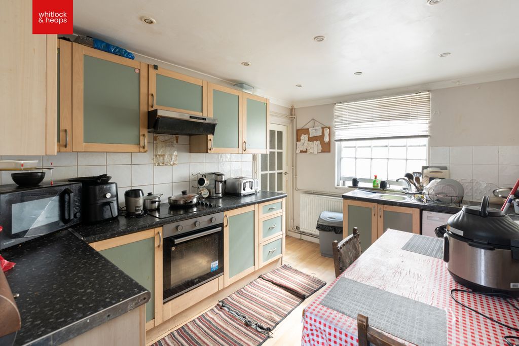 Property photo 2 of 12 Kitchen
