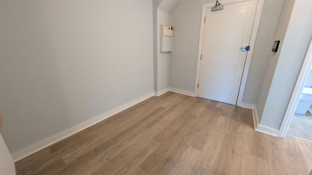 Property photo 2 of 8 Hall