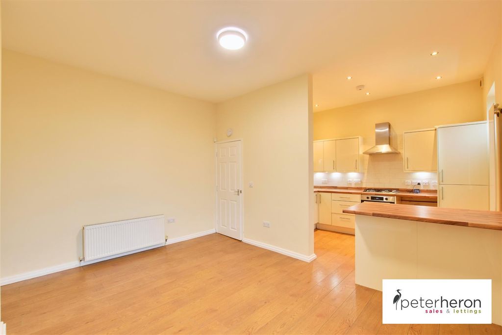 Property photo 2 of 11 Lounge