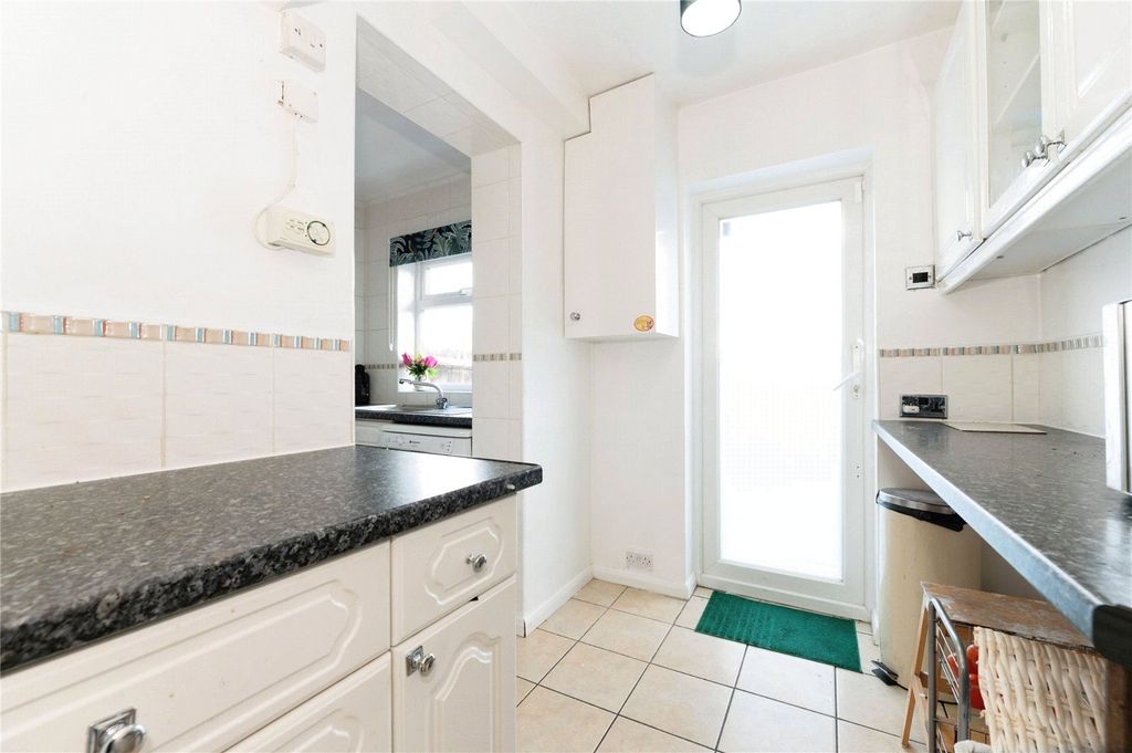 Property photo 3 of 12 Kitchen