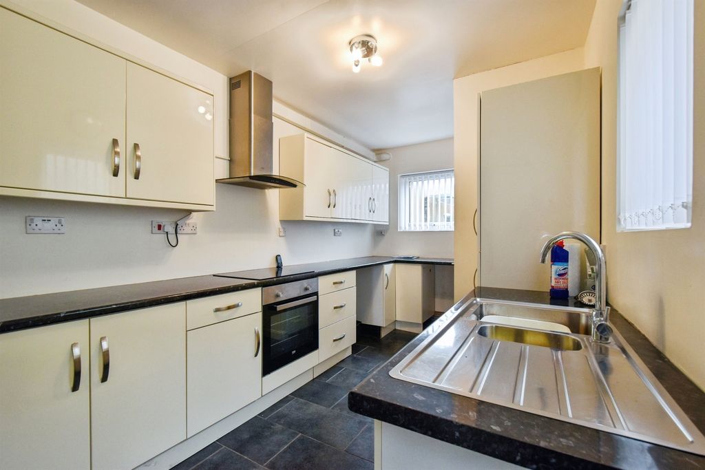 Property photo 2 of 14