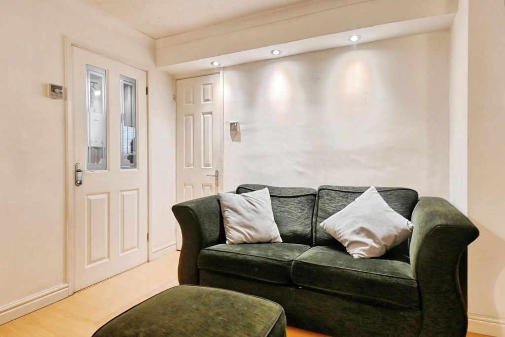 Property photo 3 of 17 7Red2.Jpg