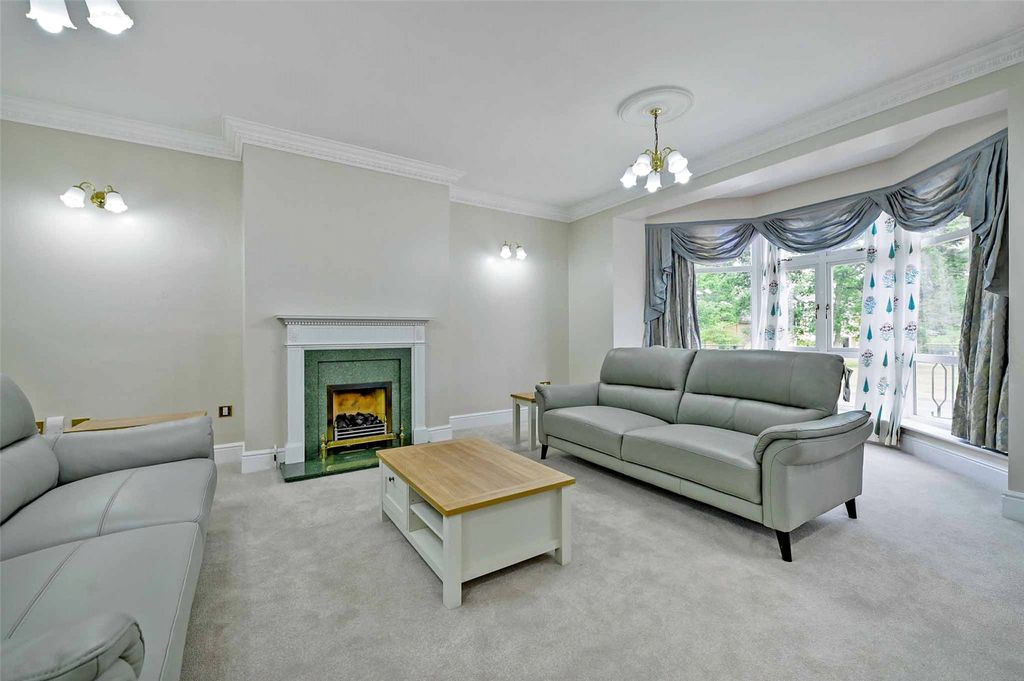 Property photo 2 of 16 Sitting Room