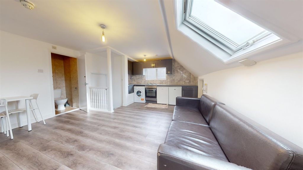 Property photo 1 of 10 St-Pauls-Avenue-10242023_093911.Jpg