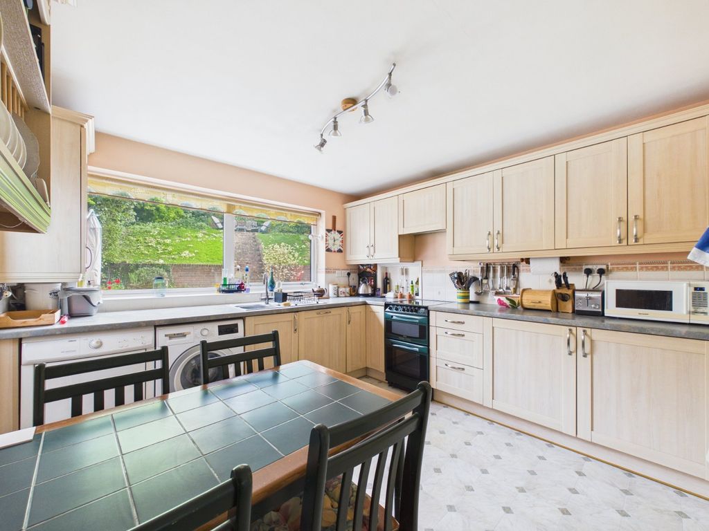 Property photo 2 of 22 Kitchen/Breakfast