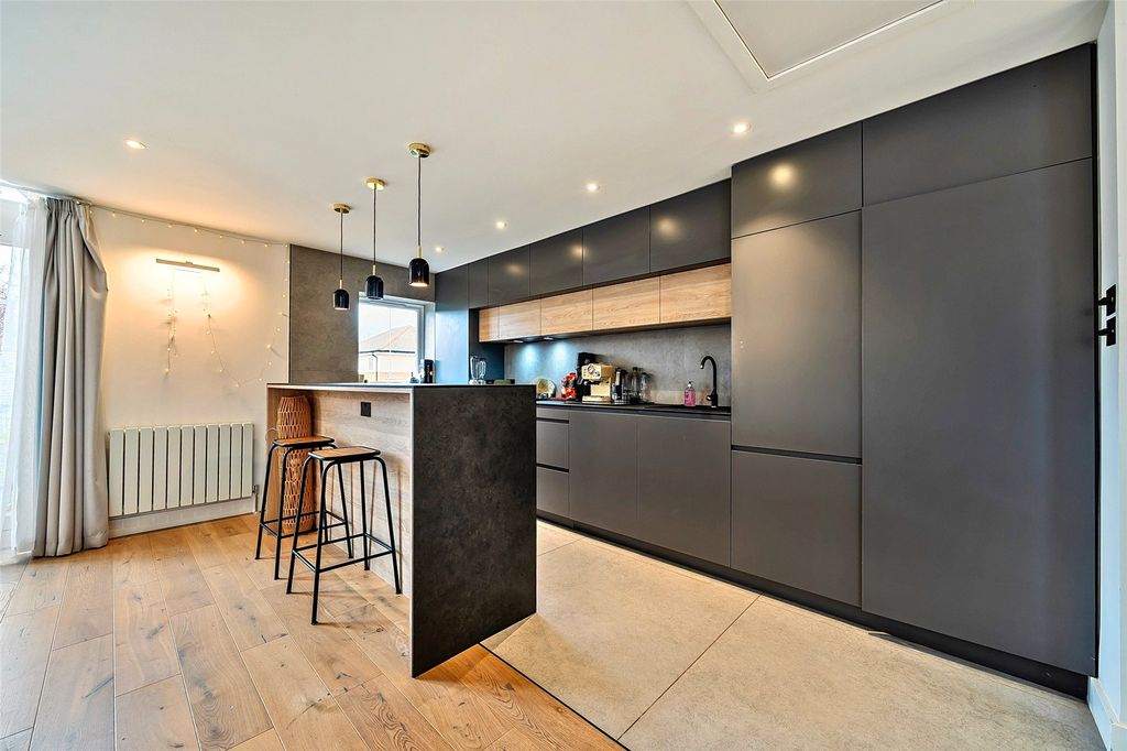 Property photo 3 of 19 Picture No. 12