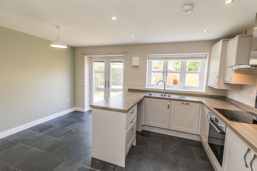 Property photo 3 of 21 10