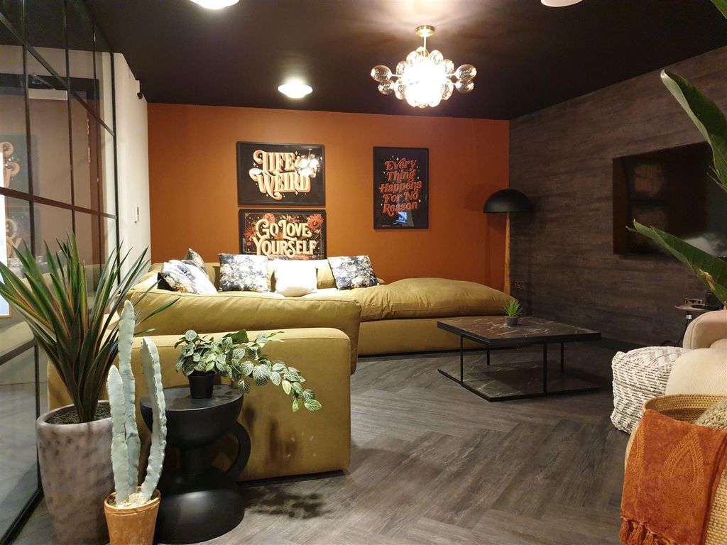 Property photo 1 of 31
