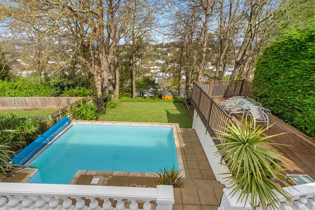 Property photo 2 of 44