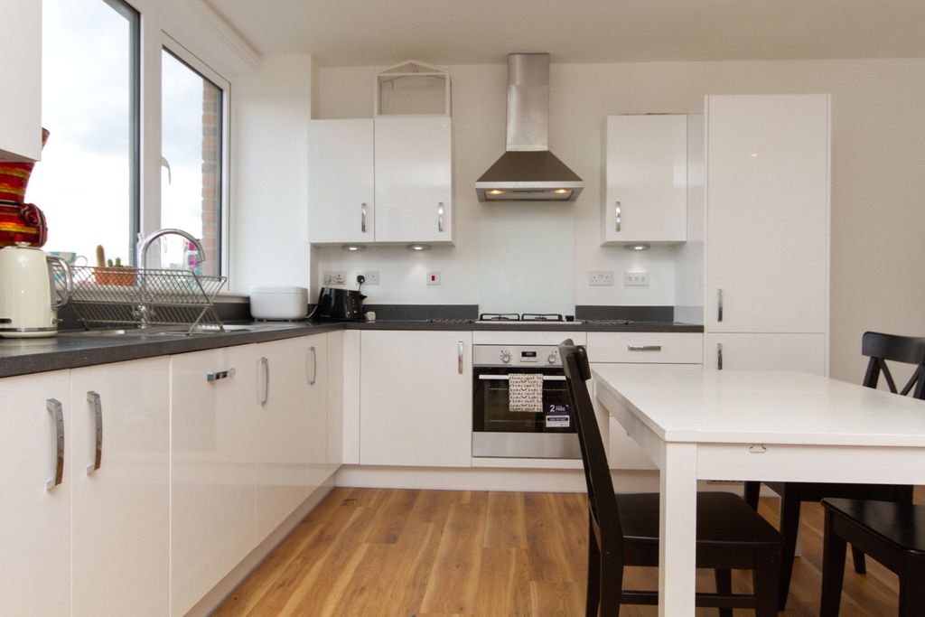 Property photo 3 of 10 Picture No. 04