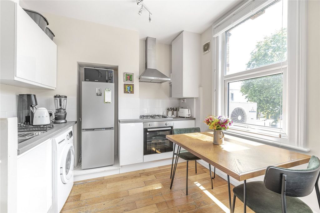 Property photo 2 of 6 Kitchen