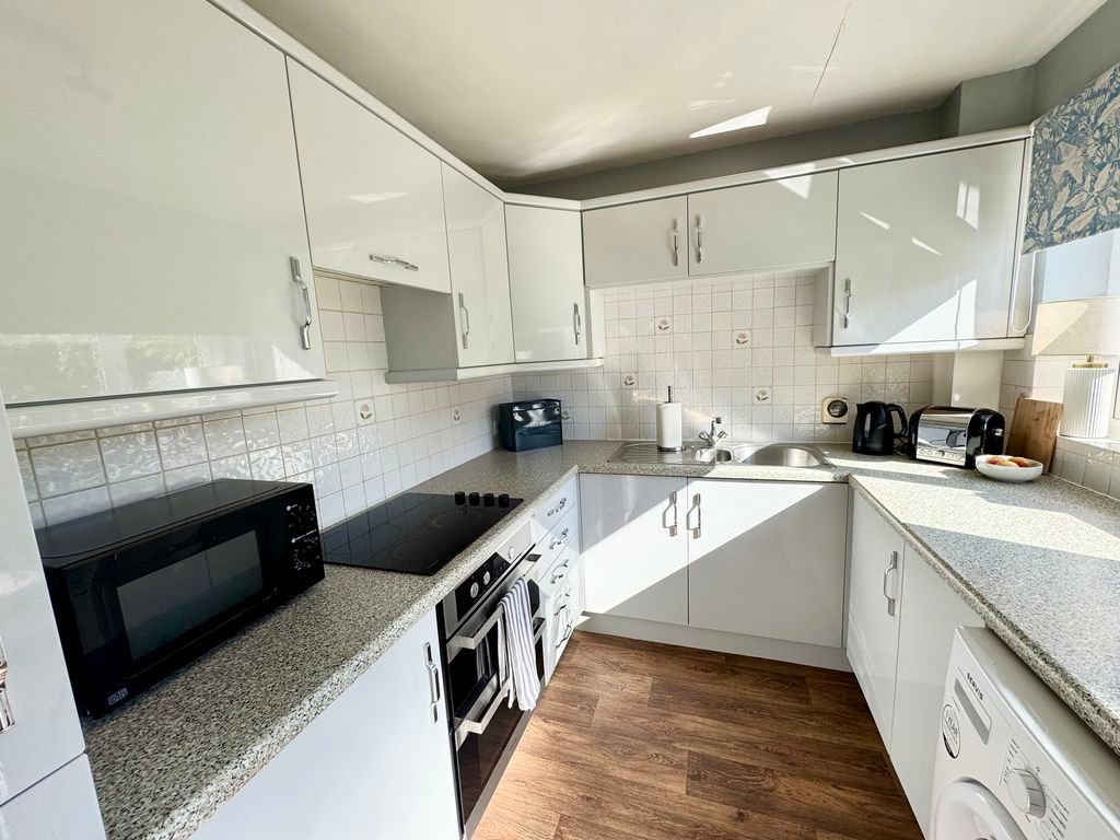 Property photo 3 of 19 Kitchen