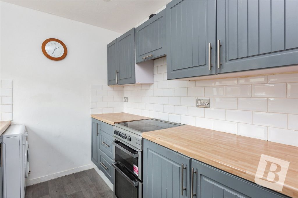 Property photo 3 of 17 Kitchen