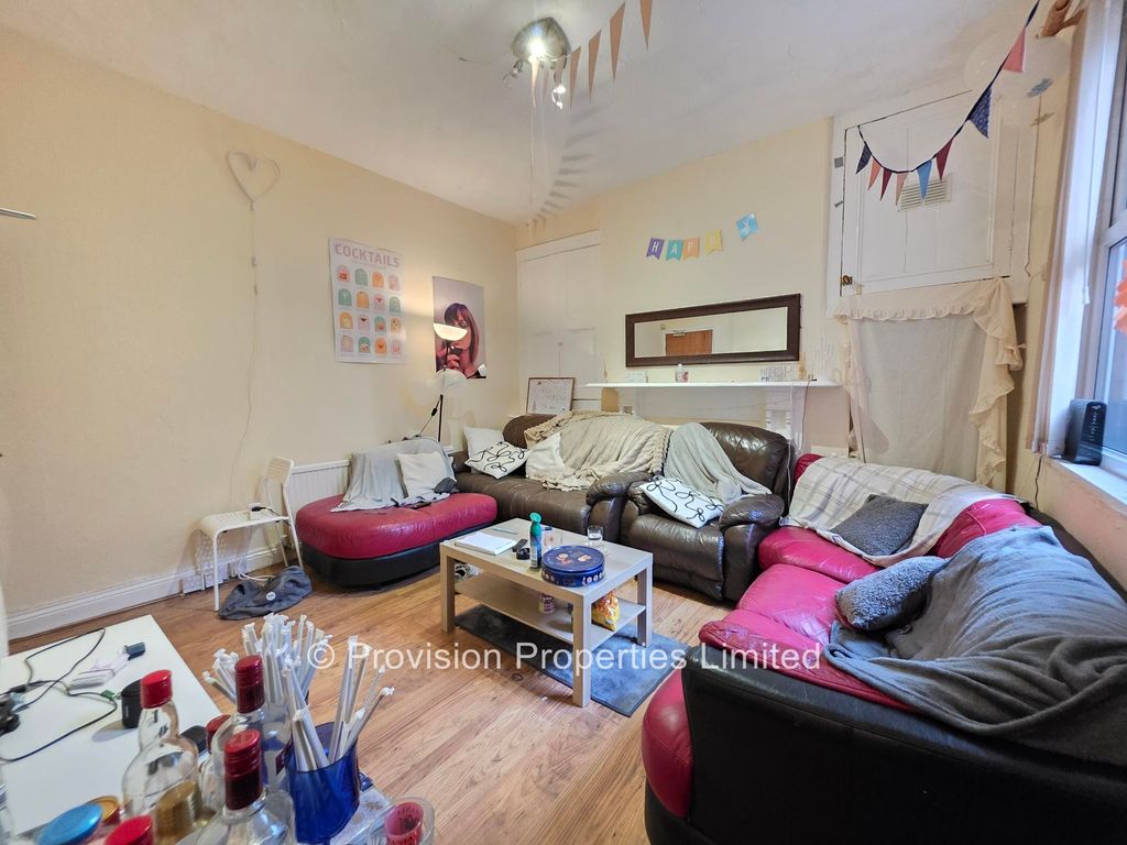 Property photo 3 of 10 Photo