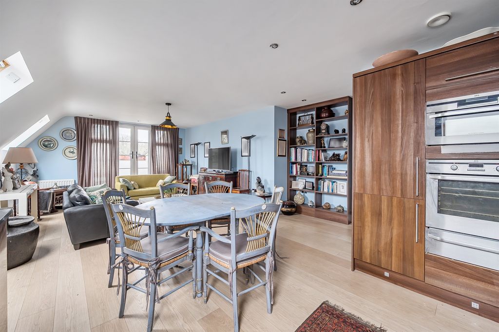 Property photo 3 of 12