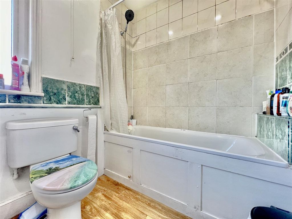 Property photo 3 of 5 Bathroom/ WC