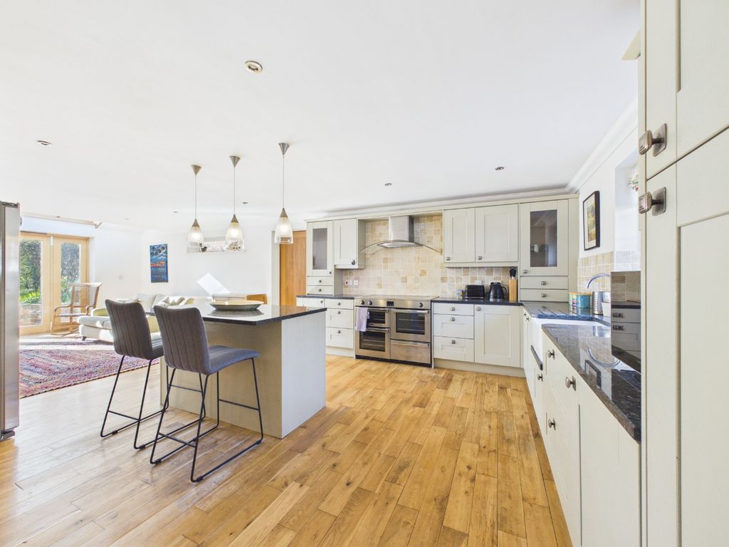 Property photo 1 of 18 4666382