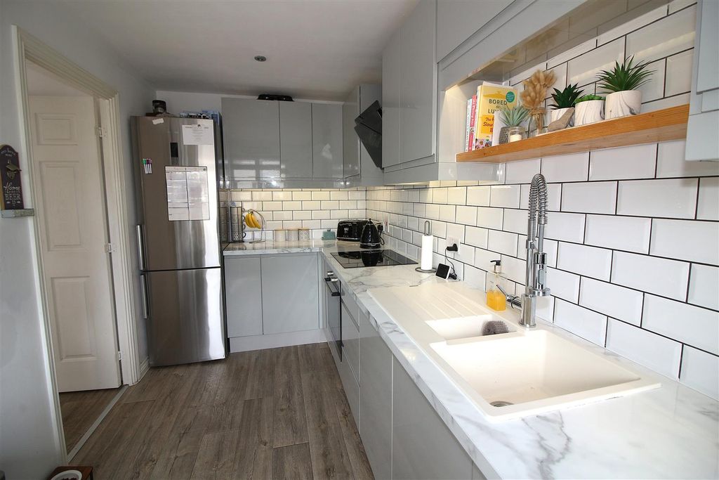 Property photo 3 of 29 Kitchen