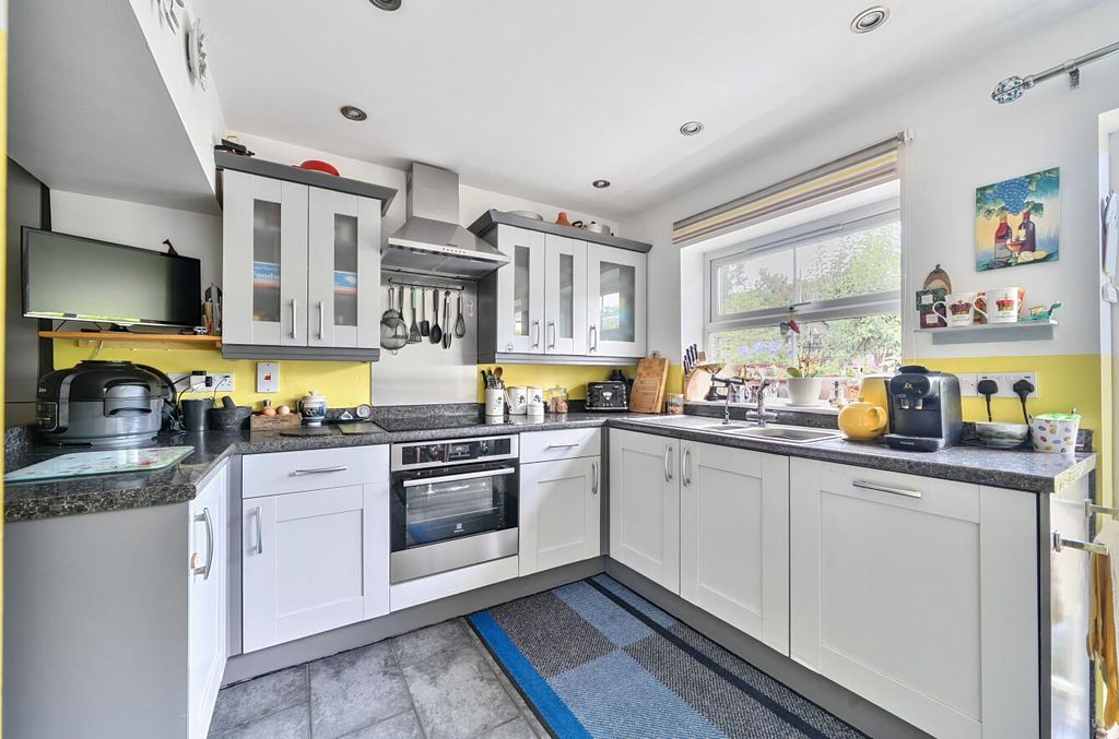 Property photo 2 of 15 Kitchen