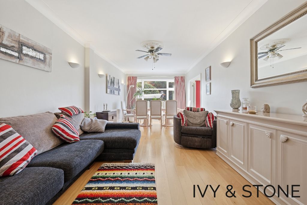 Property photo 2 of 29 3401021