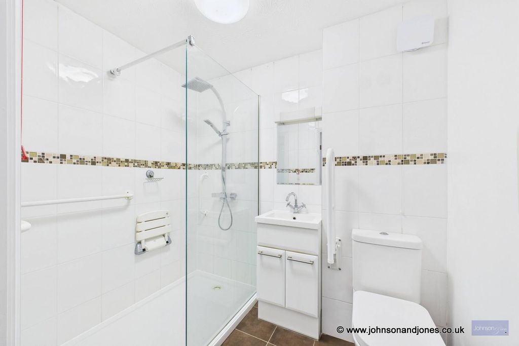 Property photo 2 of 11 2 Shower.Jpg