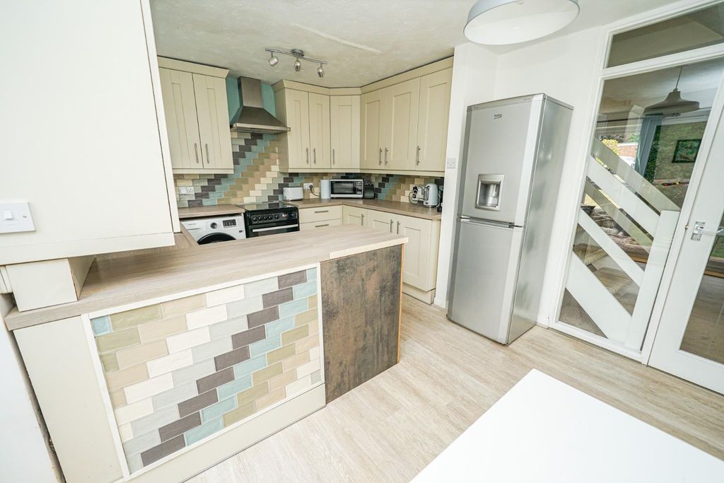 Property photo 3 of 17