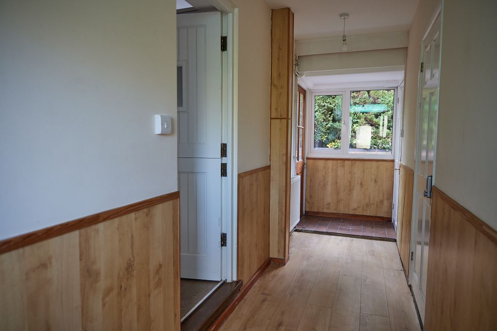 Property photo 2 of 32 Entrance Hall 