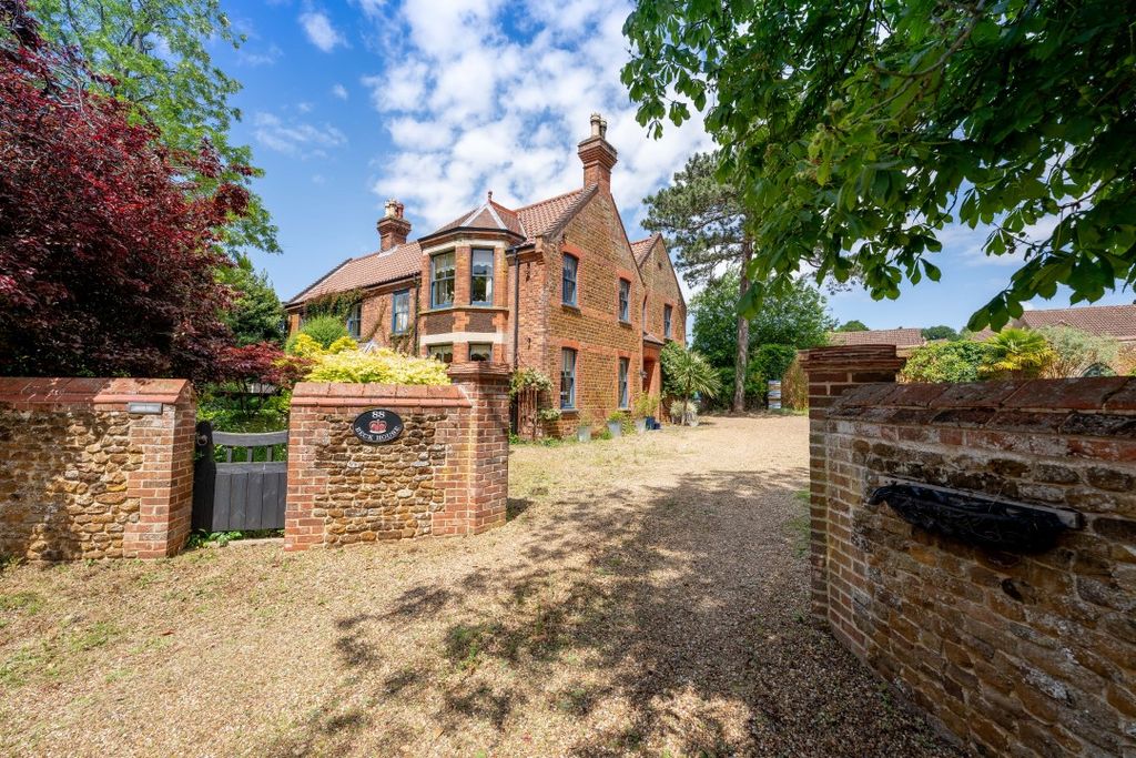 Property photo 3 of 33