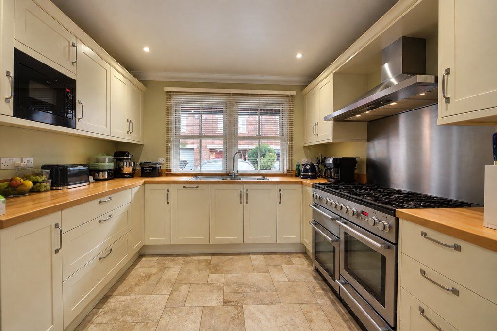 Property photo 2 of 17