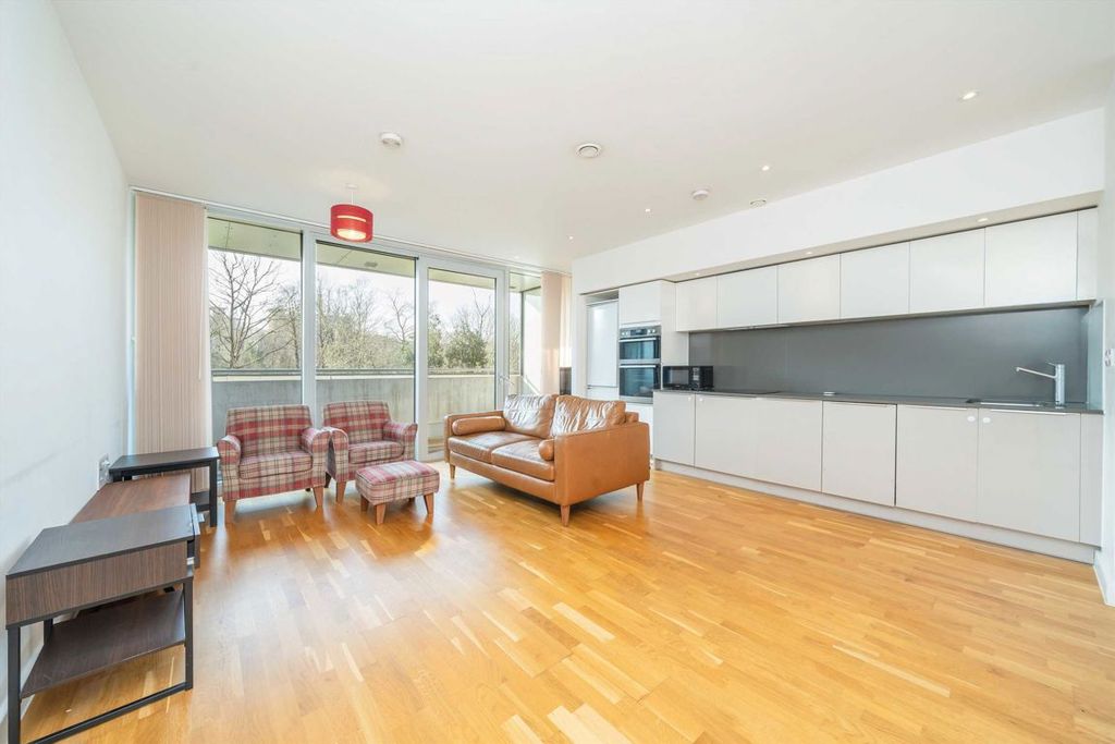 Property photo 2 of 8