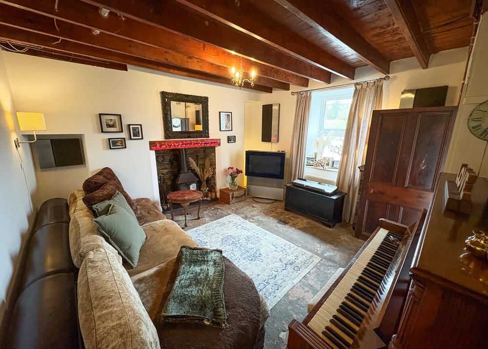 Property photo 2 of 16 Lounge