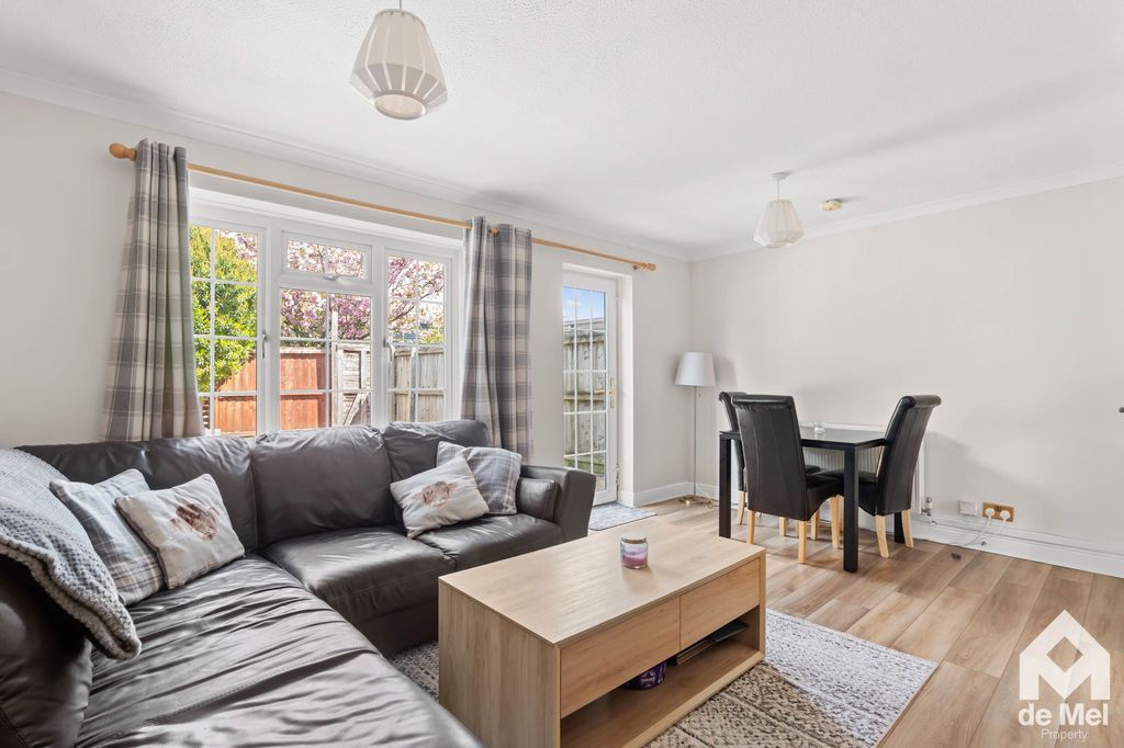 Property photo 3 of 10 Photo 8