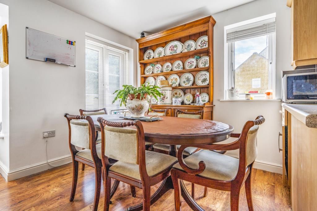 Property photo 3 of 10 Dining Area