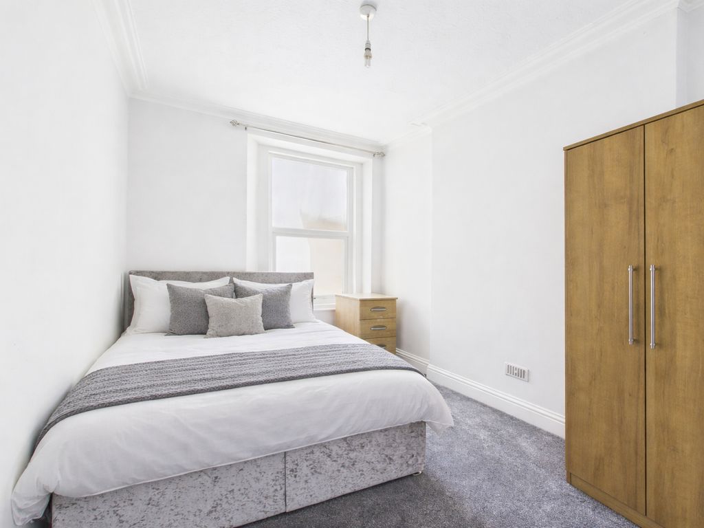 Property photo 3 of 16 Cam02089G0-Pr0482-Still041