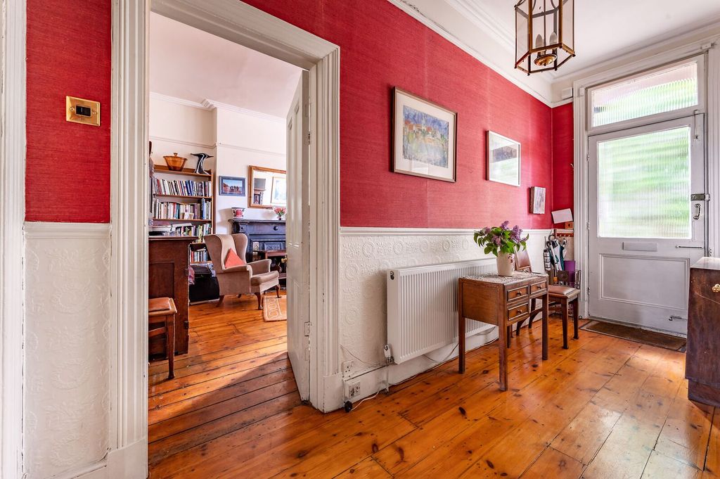 Property photo 2 of 32