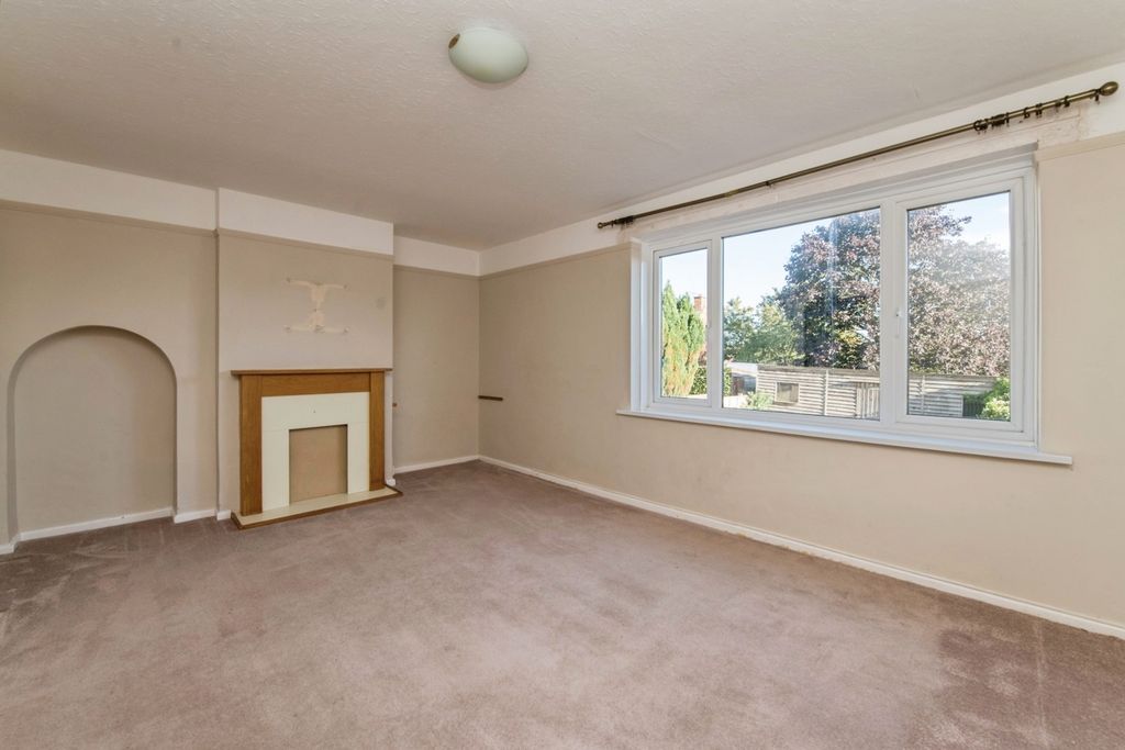 Property photo 2 of 17 Photo