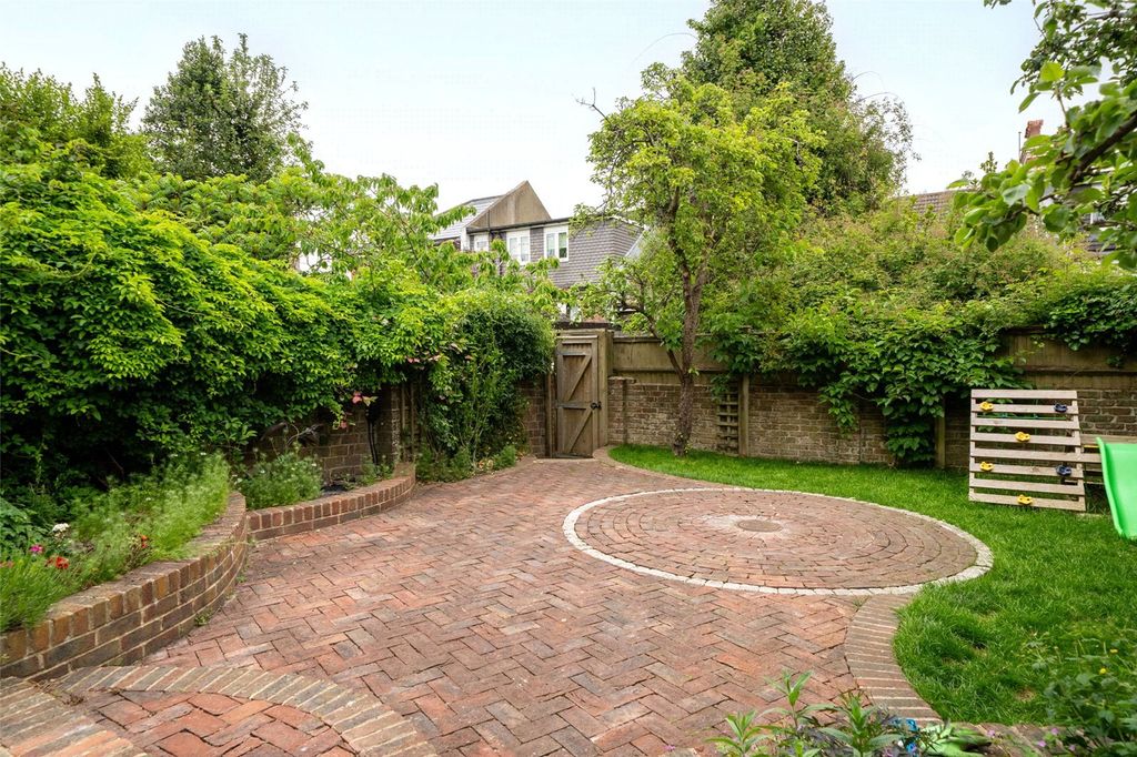 Property photo 2 of 28 Picture No. 05