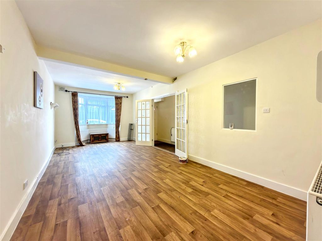 Property photo 2 of 14 Through Lounge