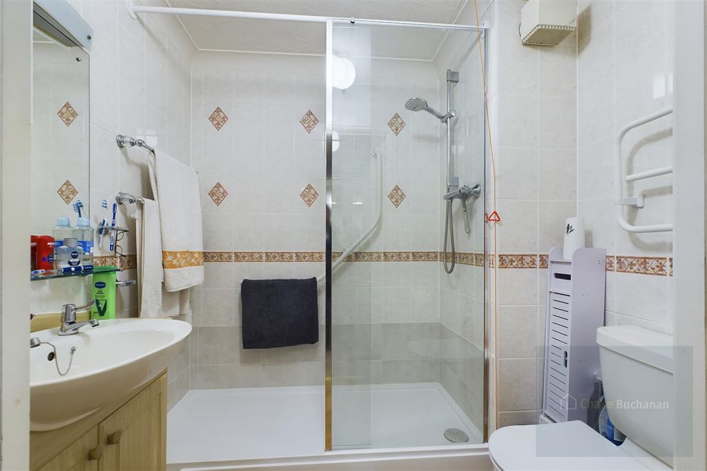 Property photo 3 of 18 Cam03907G0-Pr0068-St
