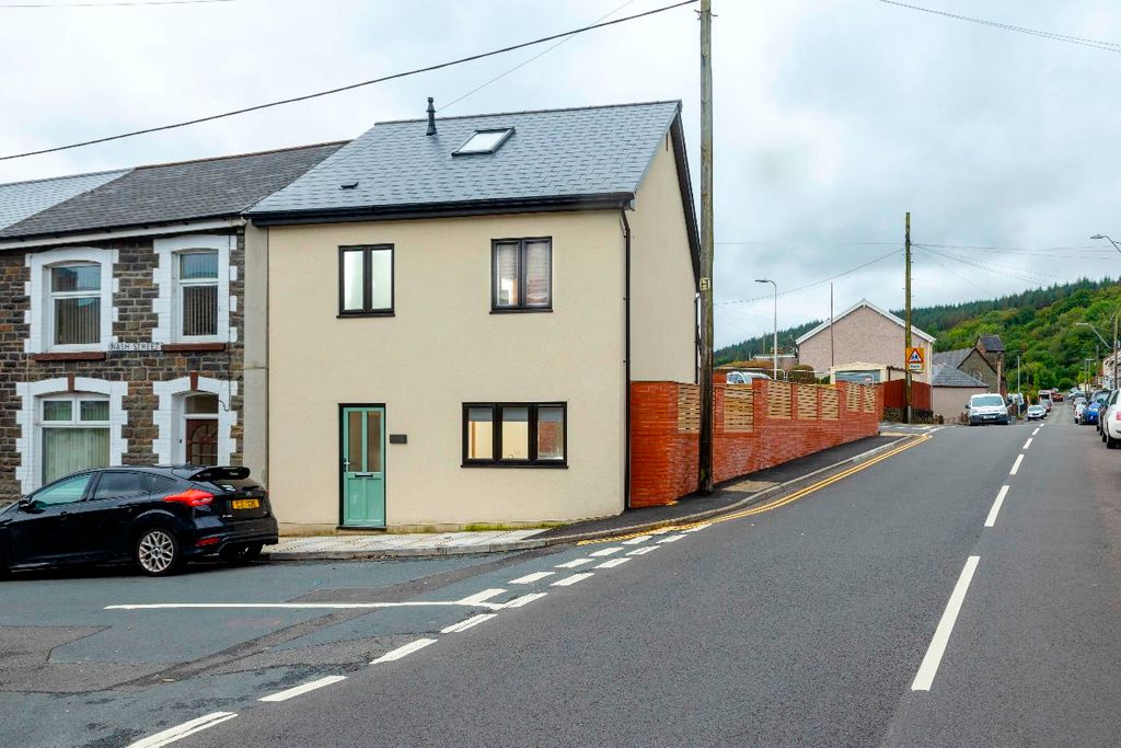 Property photo 1 of 43